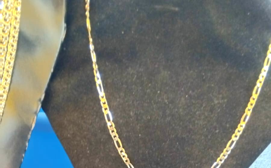 Cadena fígaro en laminado de oro